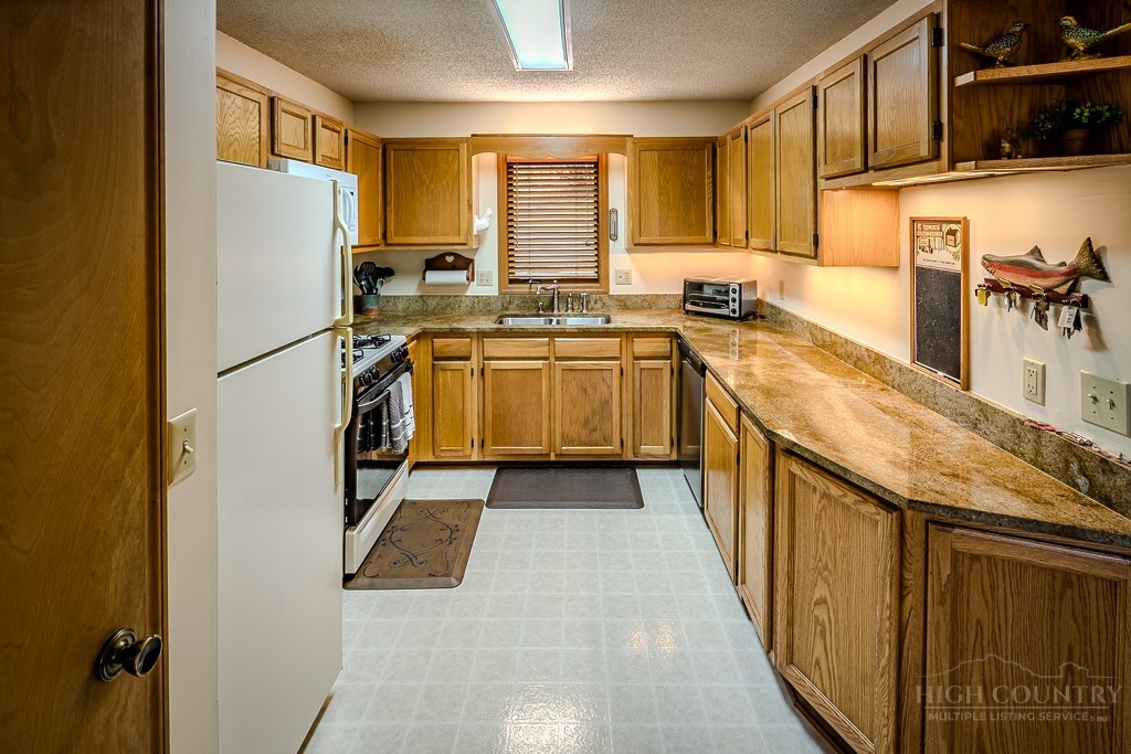 106 Grassy Gap Loop Road Property Photo 11