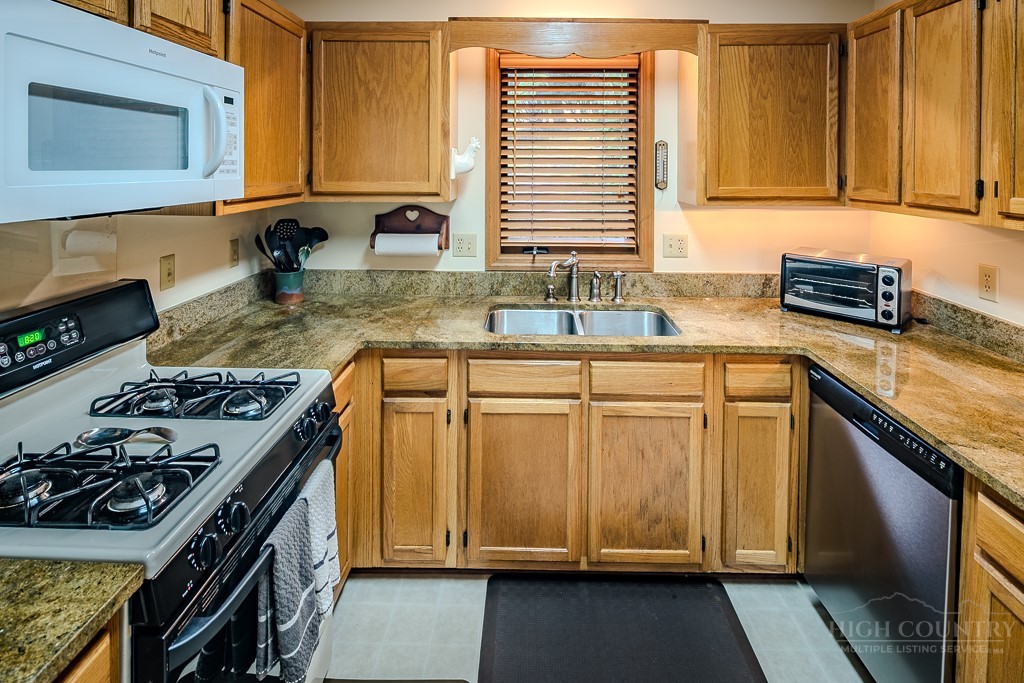 106 Grassy Gap Loop Road Property Photo 12