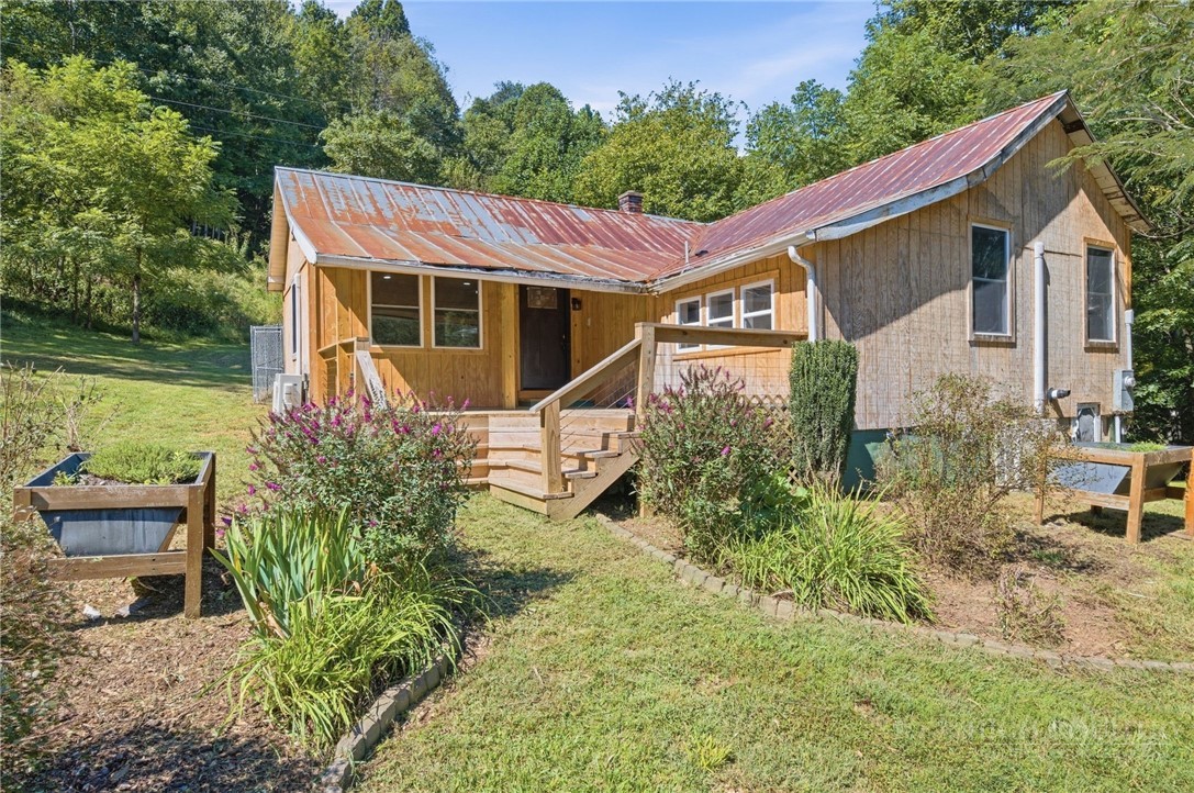 325 Sawyers Rd Property Photo 1
