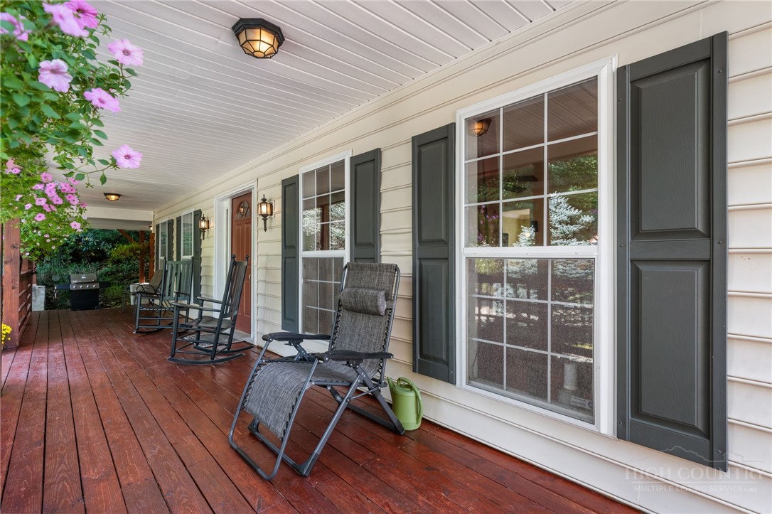 1056 Old Hampton Road Property Photo 4