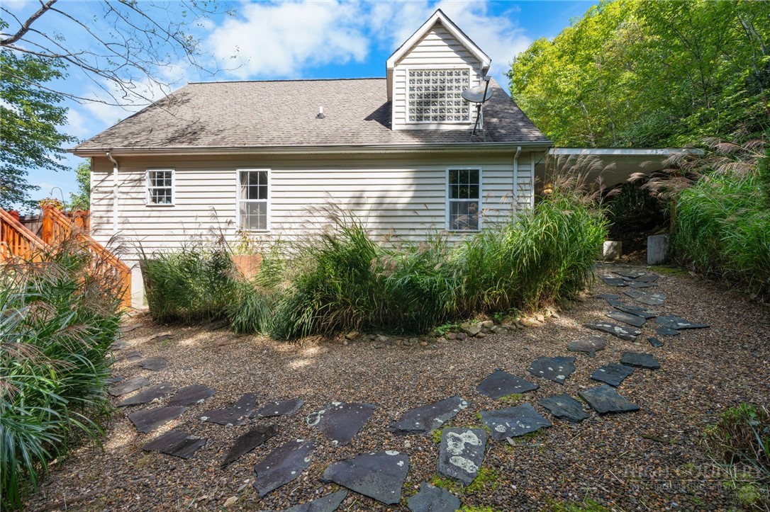 1056 Old Hampton Road Property Photo 9