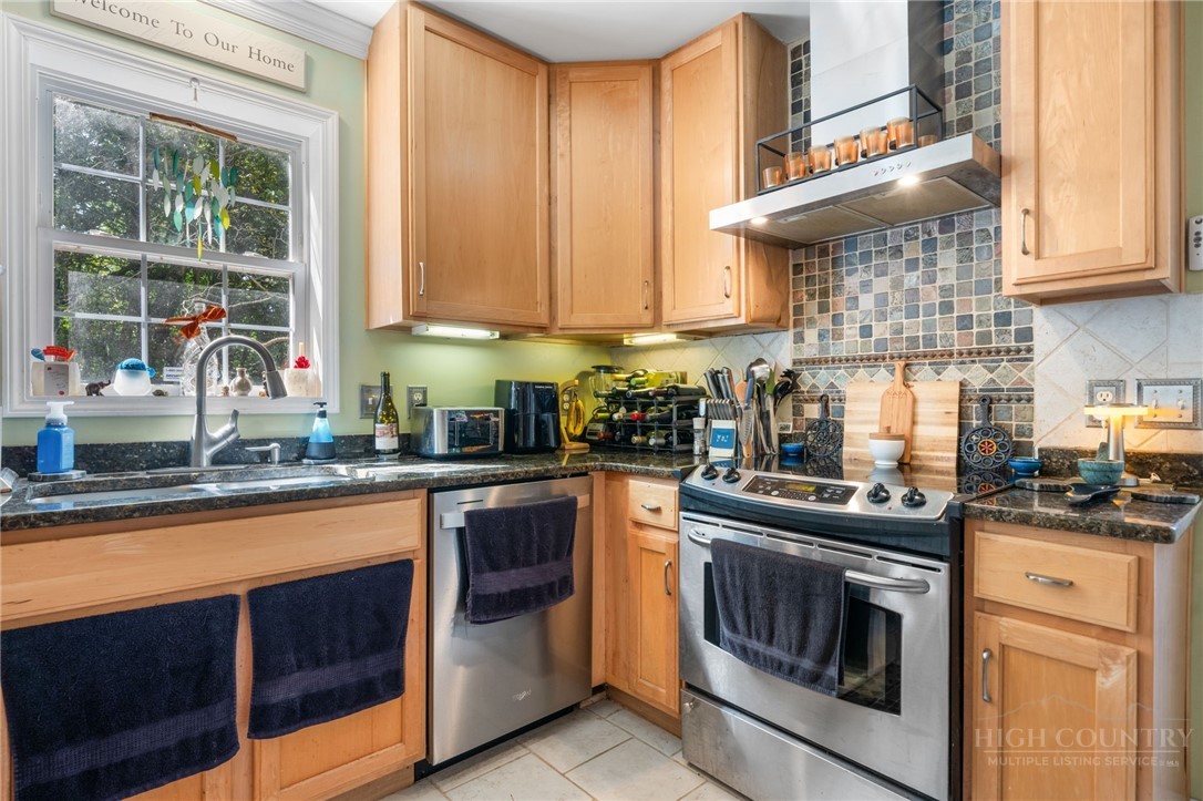 1056 Old Hampton Road Property Photo 17