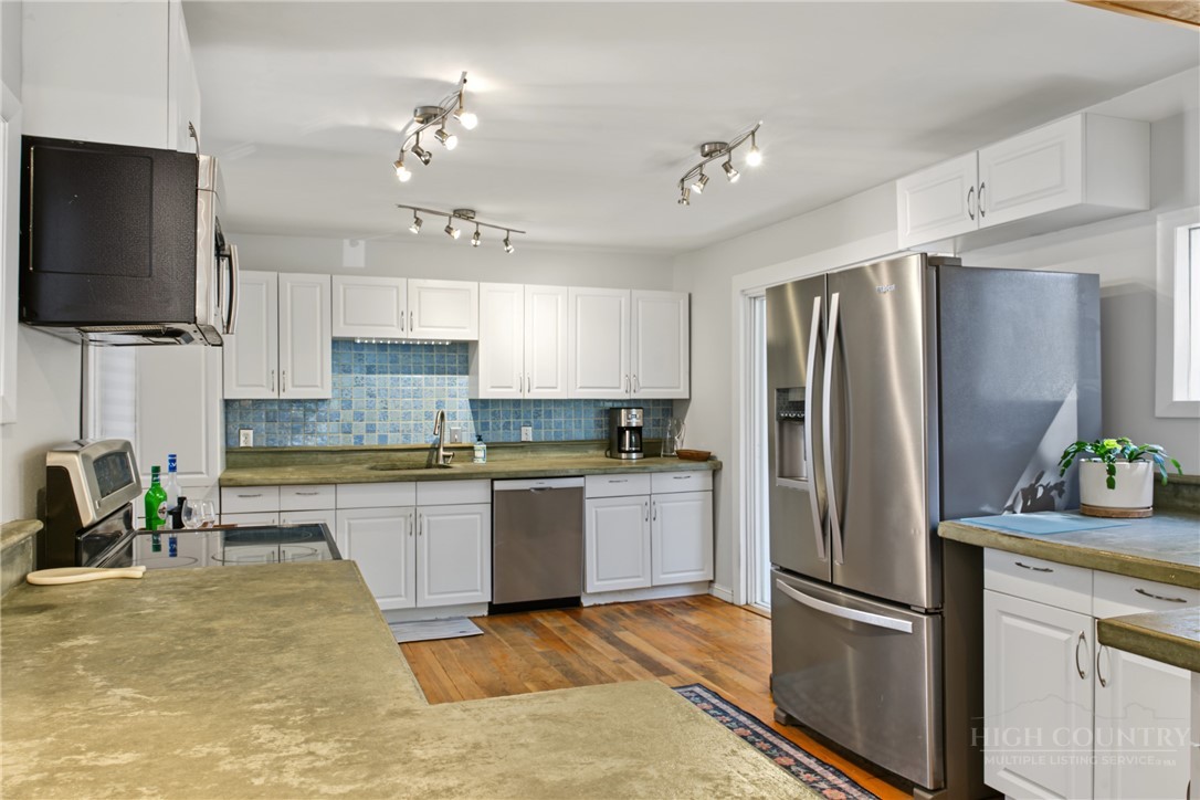 365 Grand Boulevard Property Photo 16