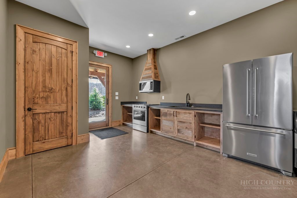110 Blacksmith Court Property Photo 30