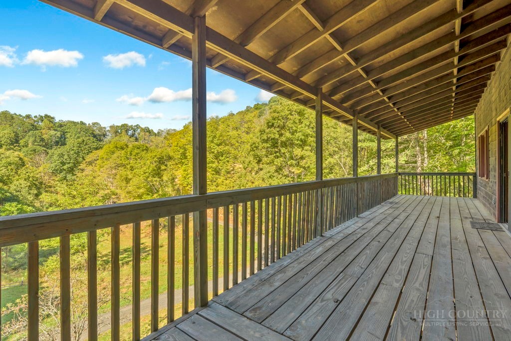 913 Horseshoe Trail Property Photo 1