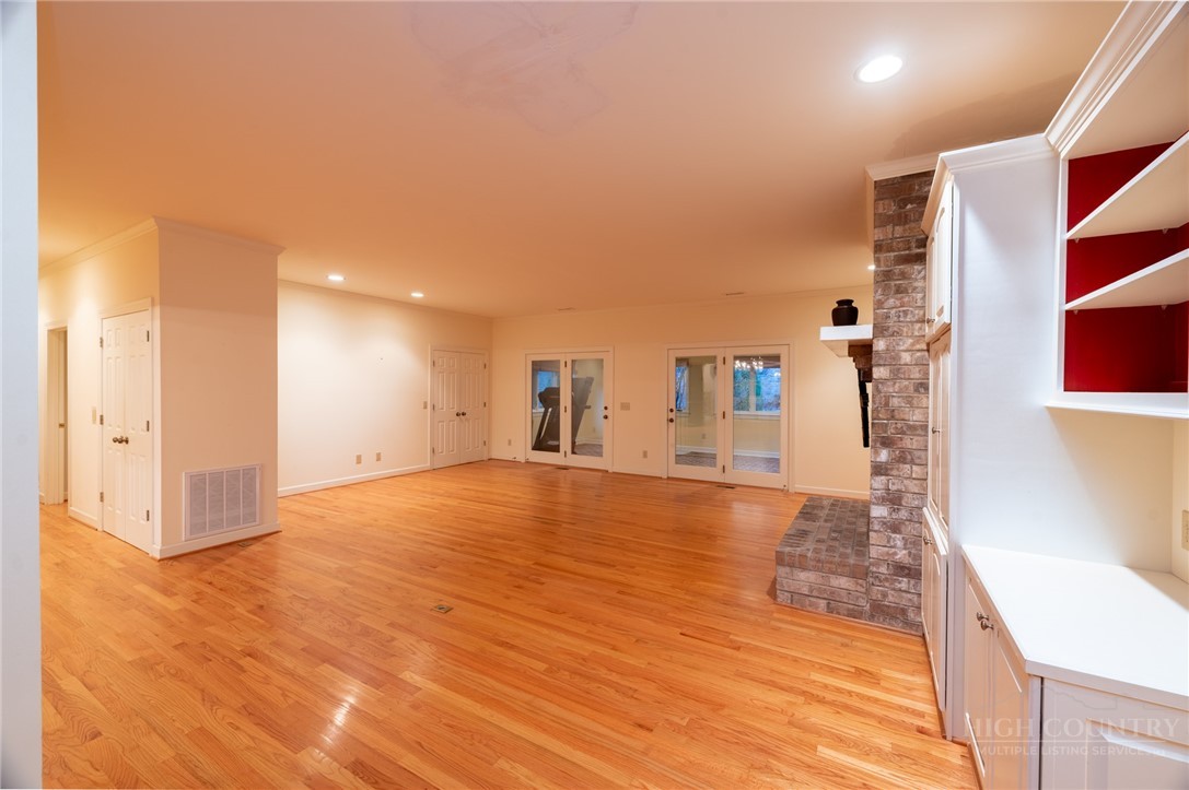 560 Greystone Drive Property Photo 11