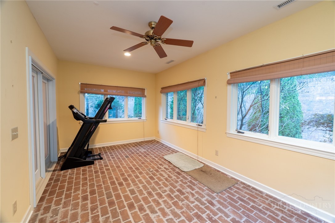 560 Greystone Drive Property Photo 13