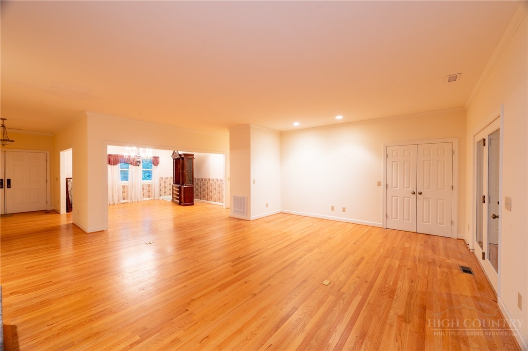 560 Greystone Drive Property Photo 15