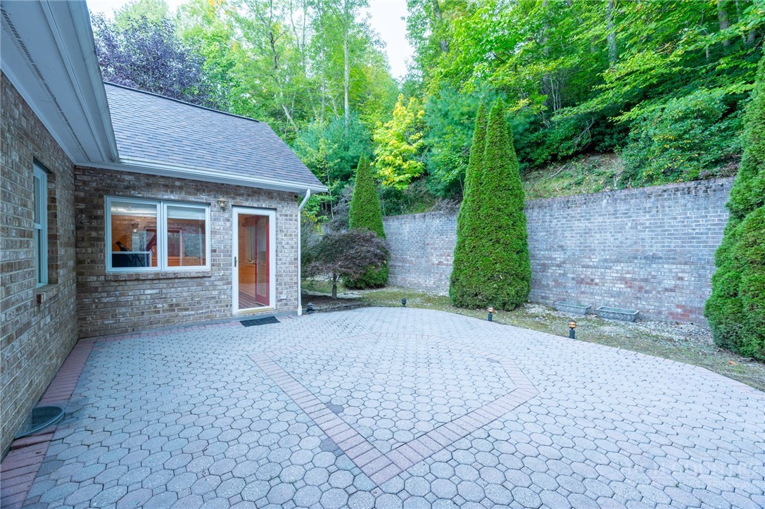 560 Greystone Drive Property Photo 36
