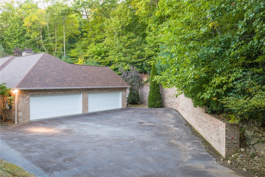 560 Greystone Drive Property Photo 43