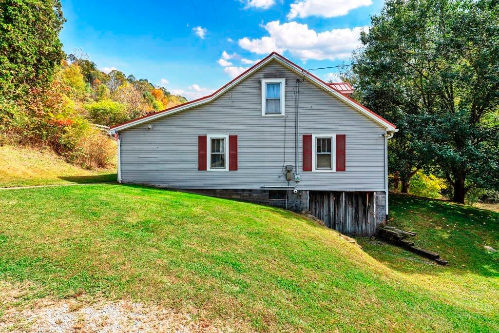 1068 Laurel Branch Road Property Photo 2