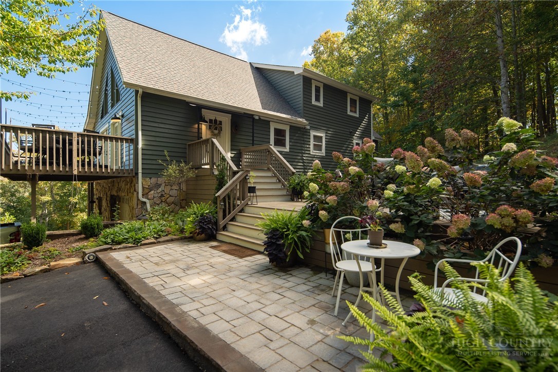 727 Timberlane Drive Property Photo 1