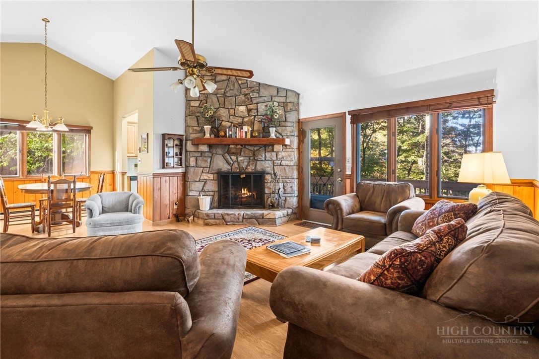 109 Foxgrape Hollow Road Property Photo 8