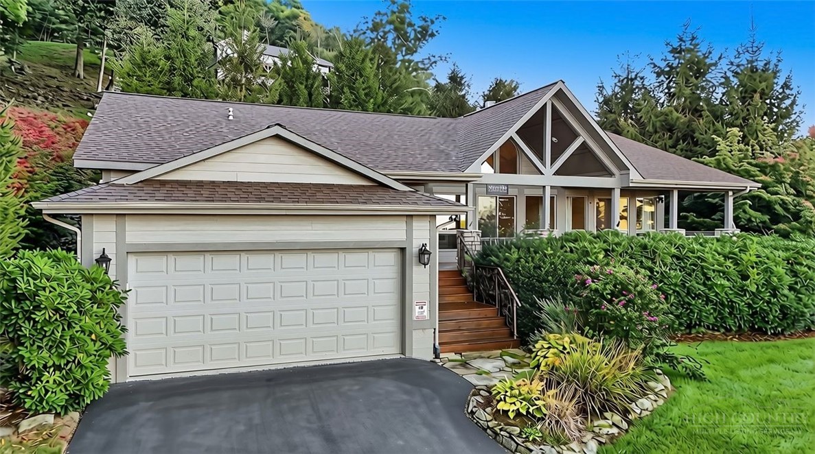 190 Supreme Golden Road Property Photo 1