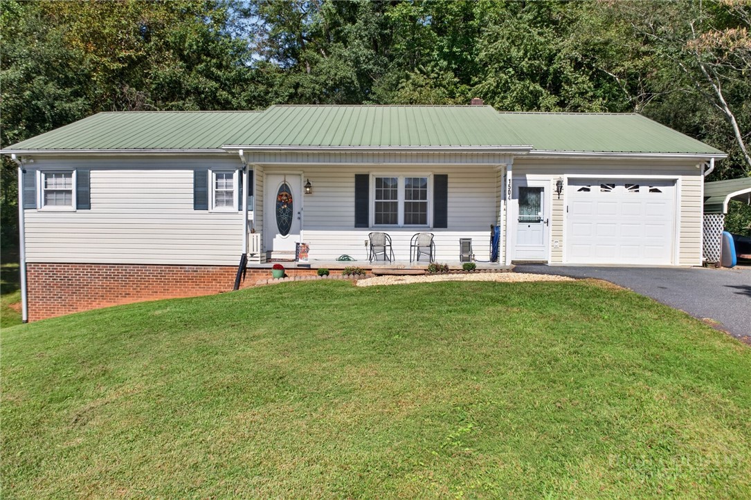 1504 Nc Highway 268 Property Photo 1