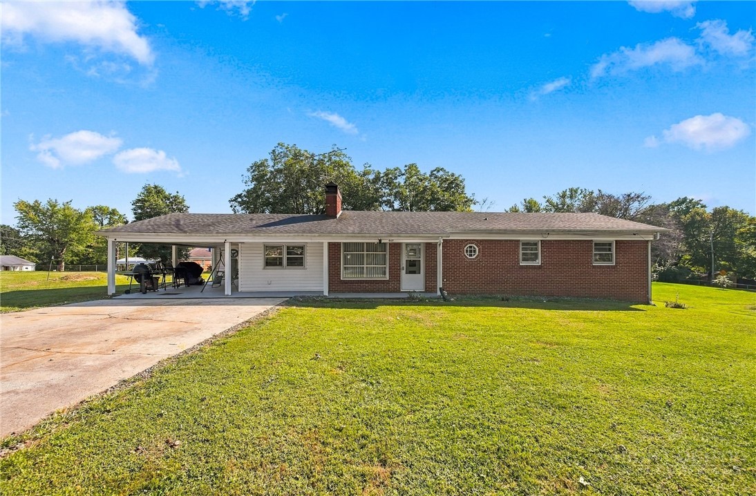 605 Lincoln Lane Property Photo 1