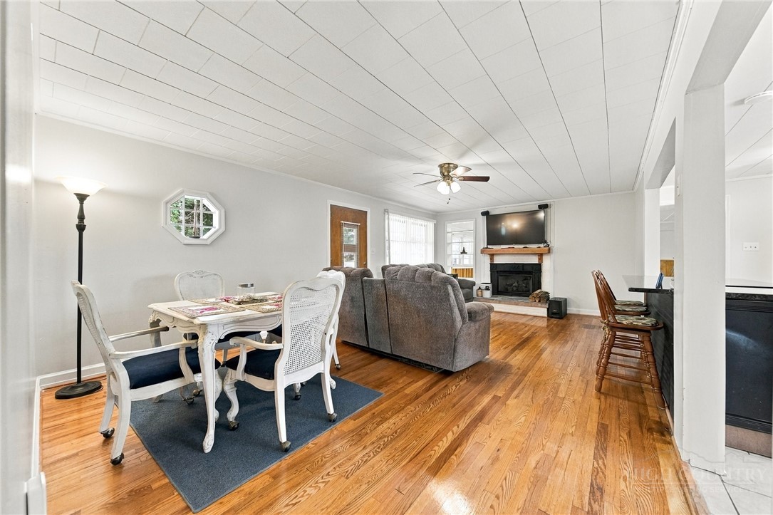 605 Lincoln Lane Property Photo 8