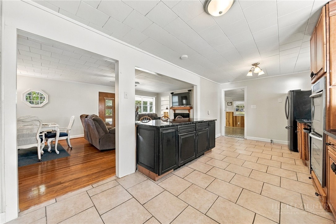 605 Lincoln Lane Property Photo 11