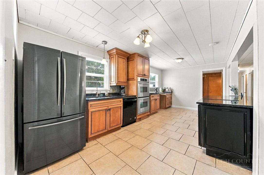 605 Lincoln Lane Property Photo 13