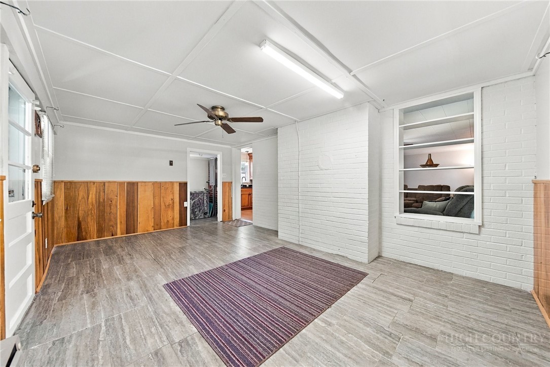 605 Lincoln Lane Property Photo 16