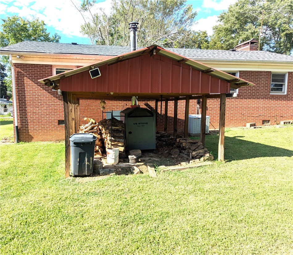 605 Lincoln Lane Property Photo 30