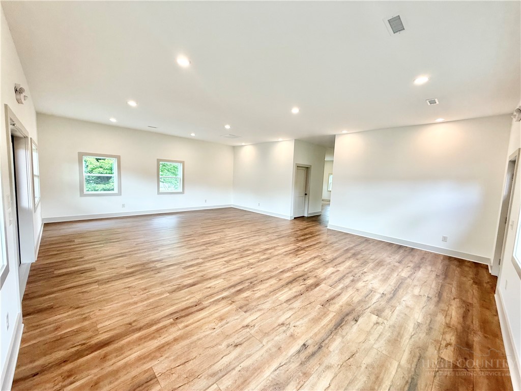 300 N Jefferson Avenue Property Photo 10