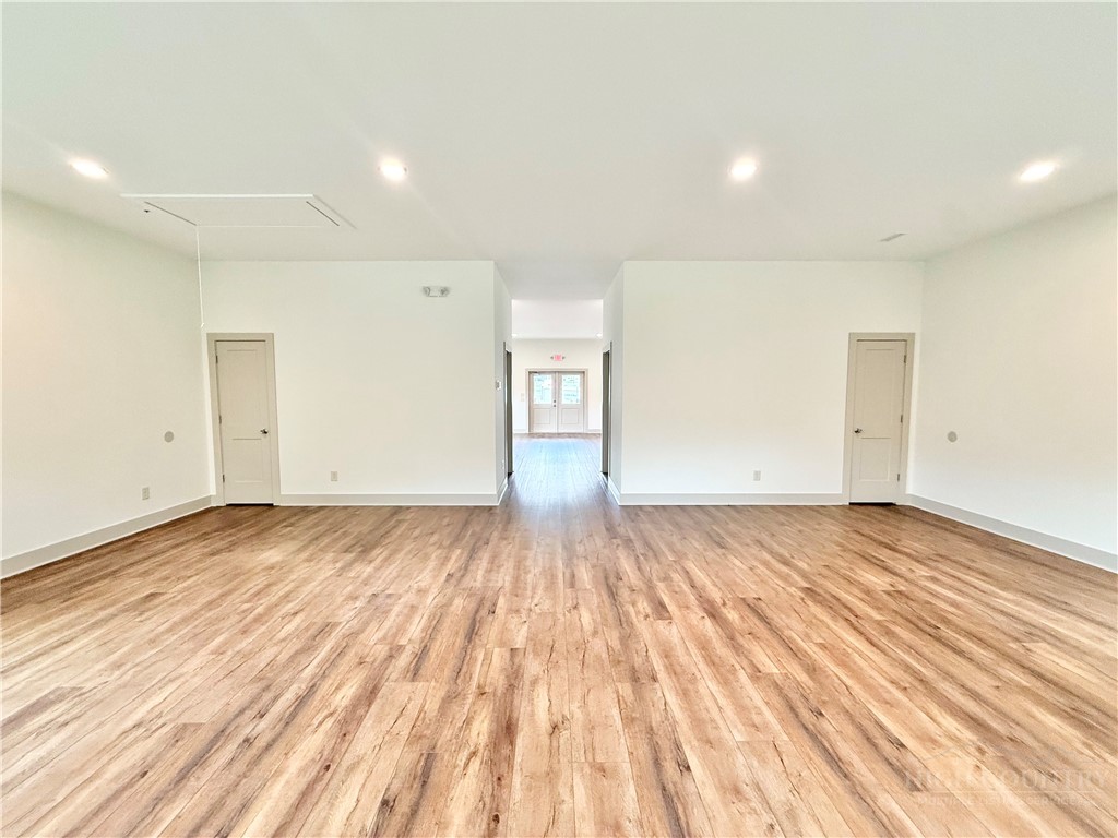 300 N Jefferson Avenue Property Photo 14