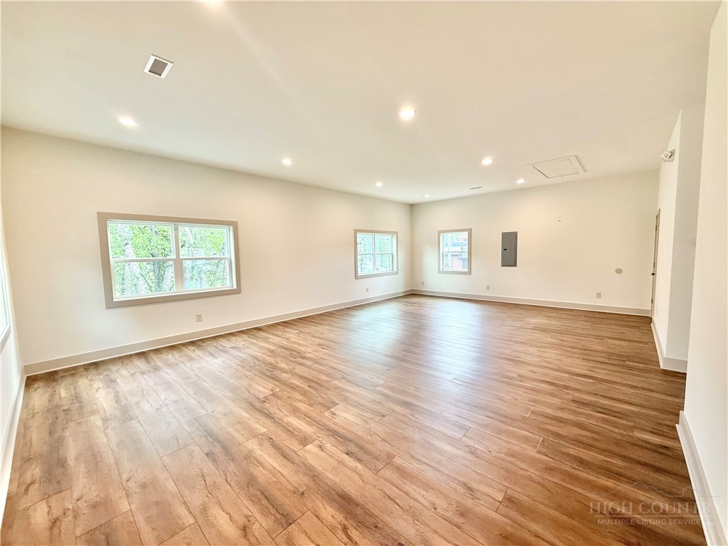 300 N Jefferson Avenue Property Photo 15