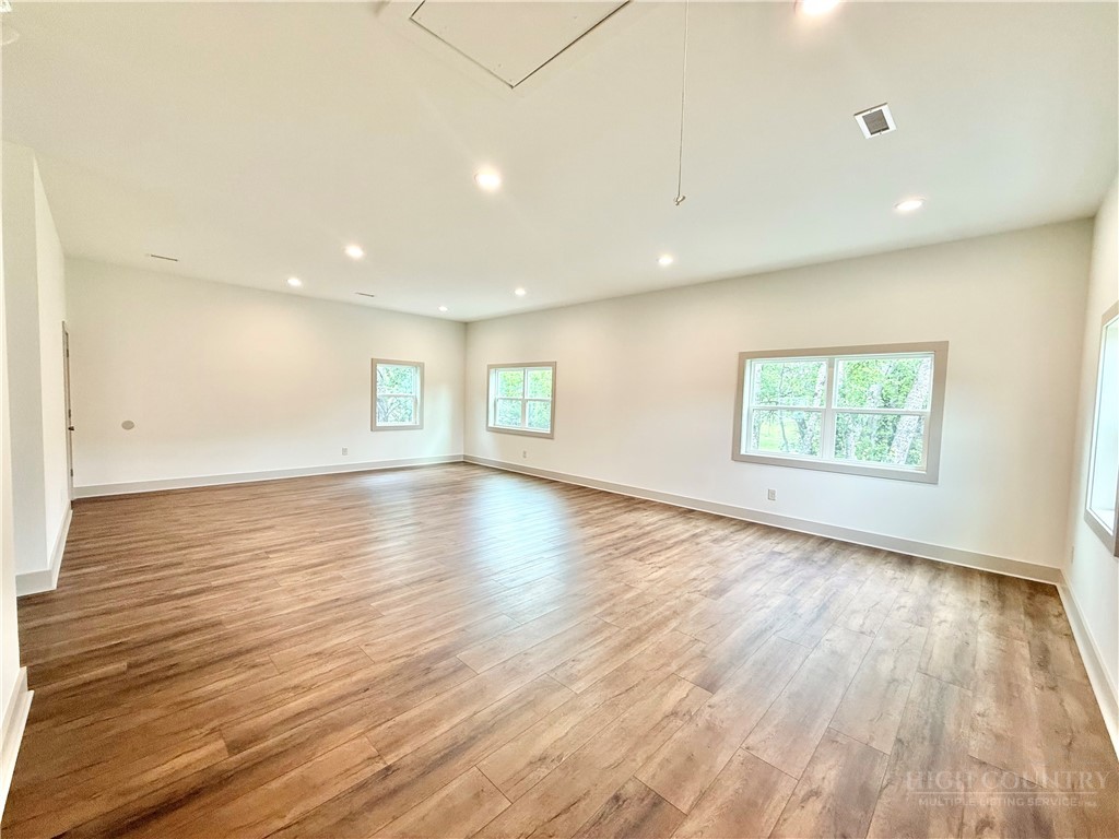 300 N Jefferson Avenue Property Photo 16