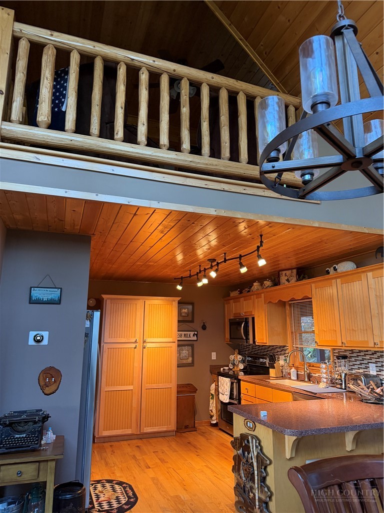 425 Raven Road Property Photo 8