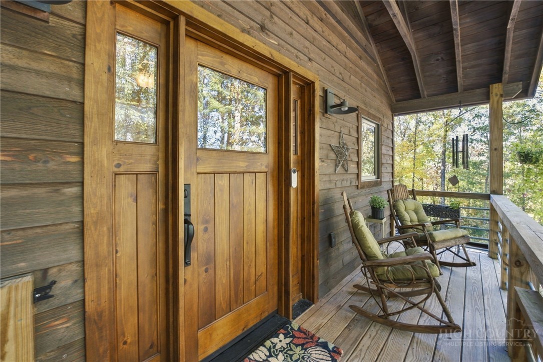 261 Cut Laurel Lane Property Photo 4