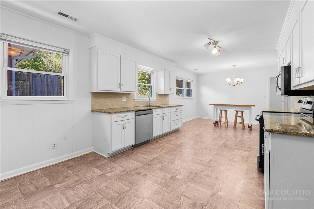 118 Rainbow Trail Property Photo 7