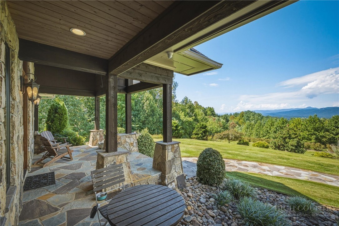 1638 Johns Ridge Parkway Property Photo 4