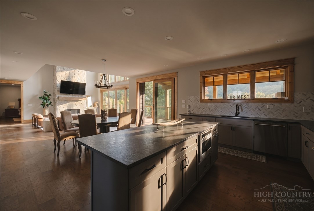 28 Thunderbolt Drive Property Photo 5