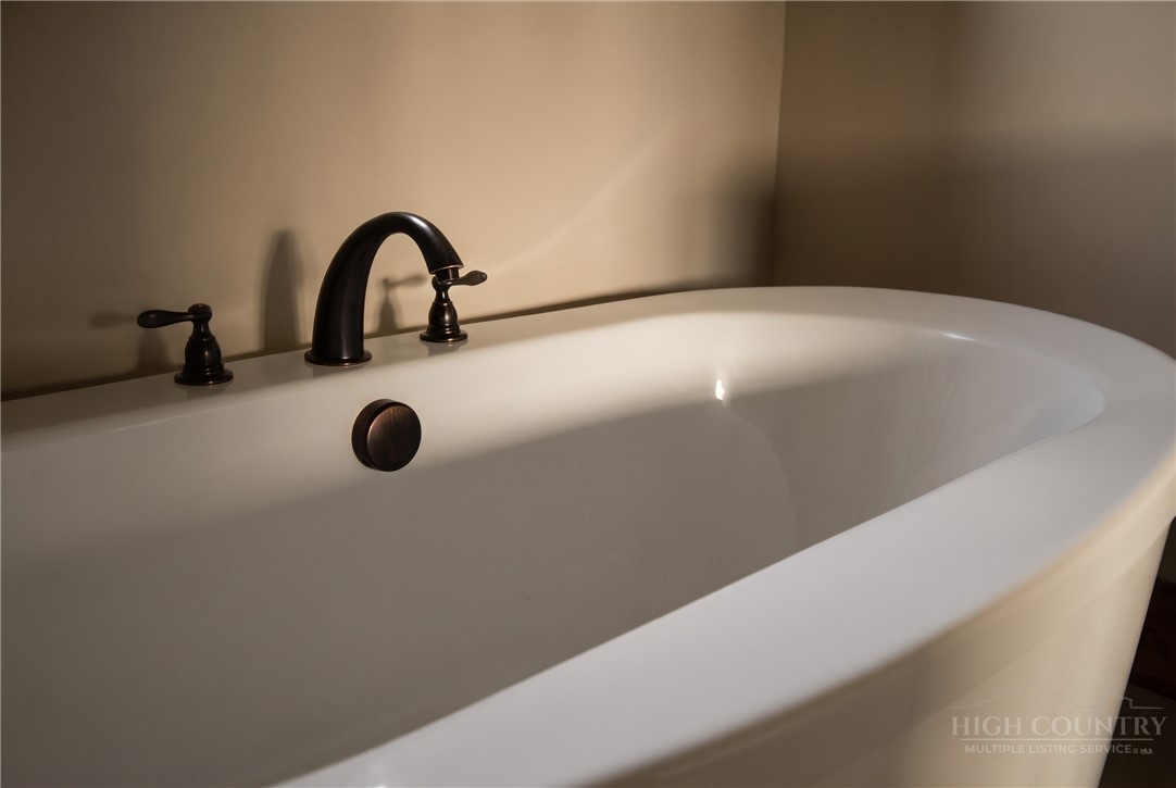 28 Thunderbolt Drive Property Photo 14
