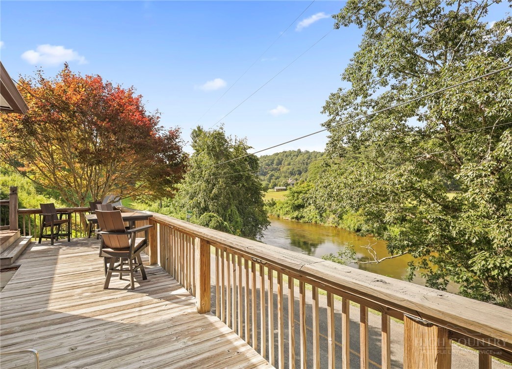 105 Norris Trail Property Photo 5