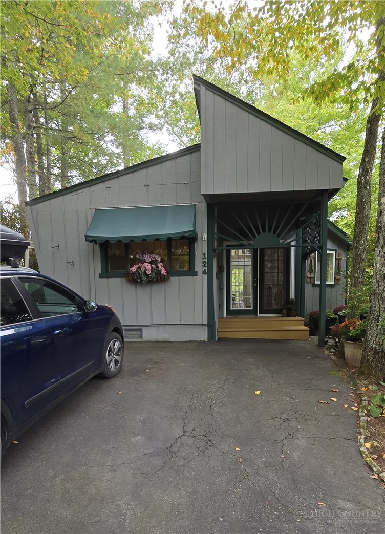 124 Wintergreen Lane Property Photo 1