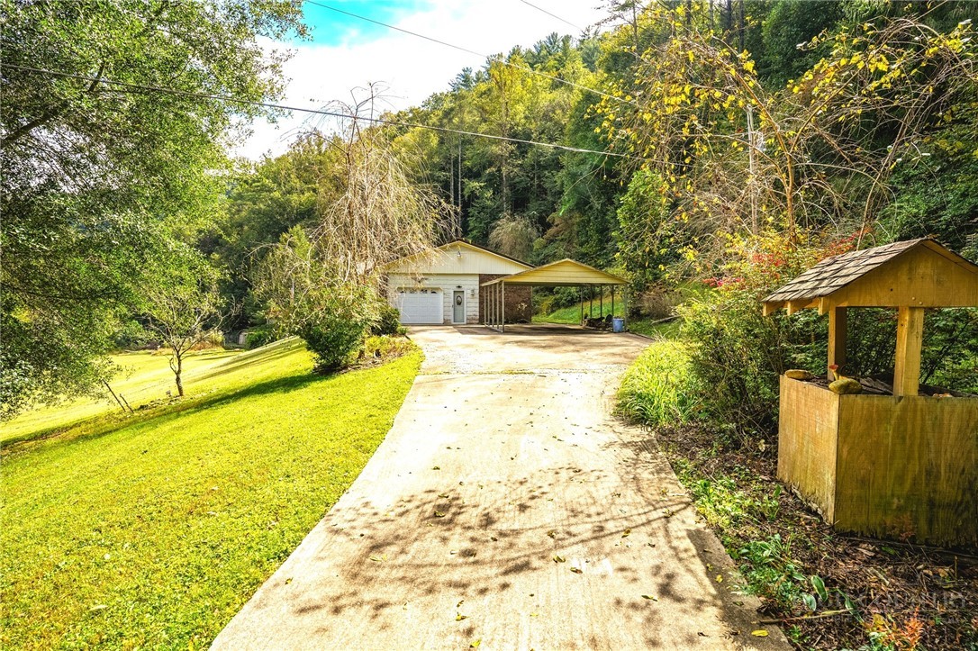 5521 Elk Creek Darby Road Property Photo 13