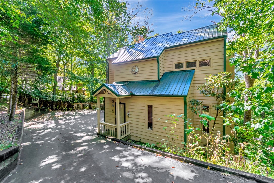 325 Grandview Drive Property Photo 1