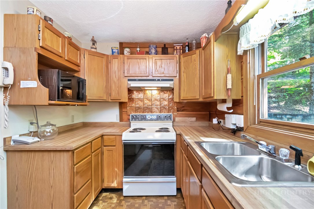 325 Grandview Drive Property Photo 10