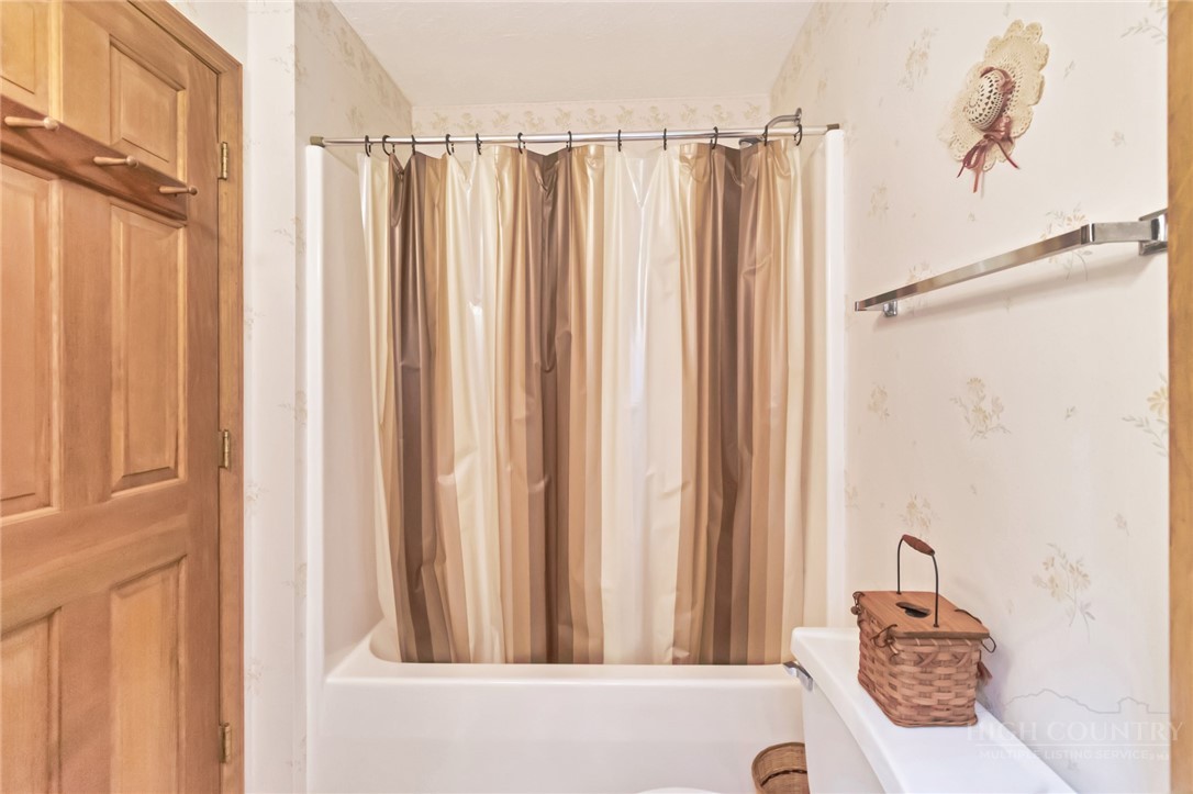325 Grandview Drive Property Photo 16
