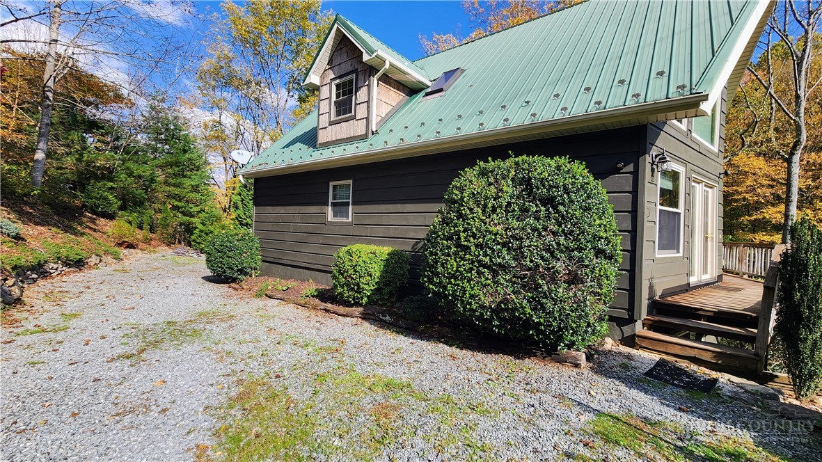 169 Crystal Dew Property Photo 4