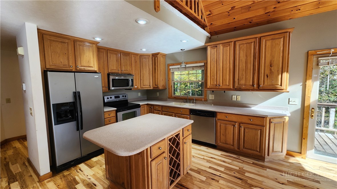 169 Crystal Dew Property Photo 8