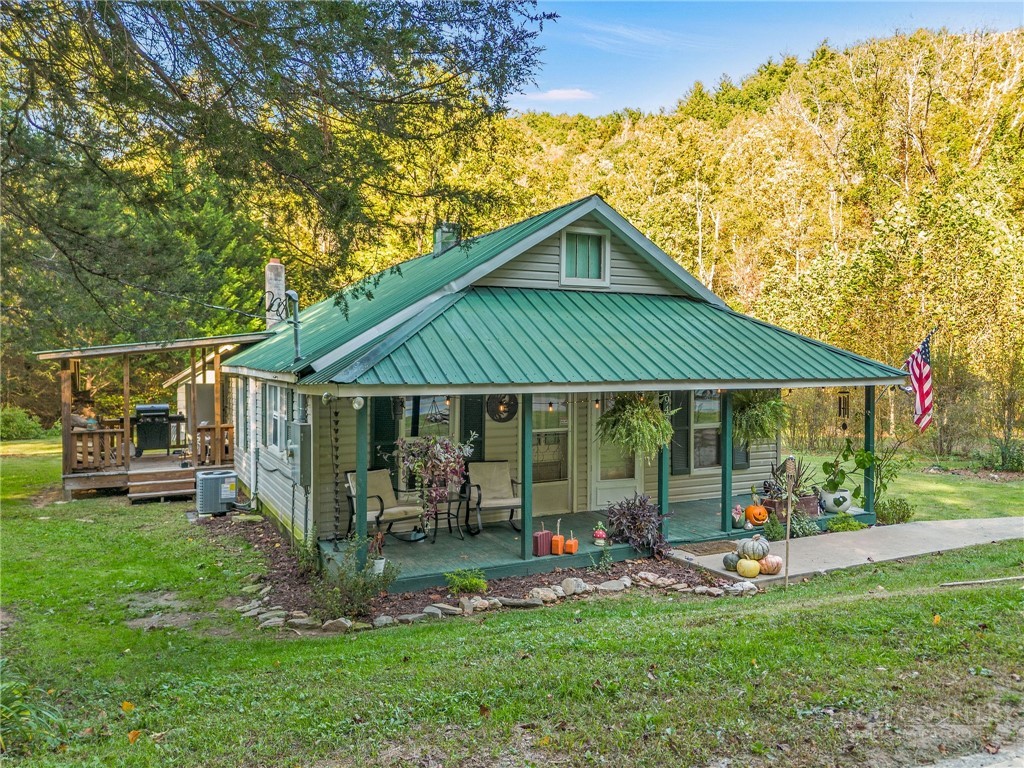 9472 N Old 16 Highway Property Photo 1