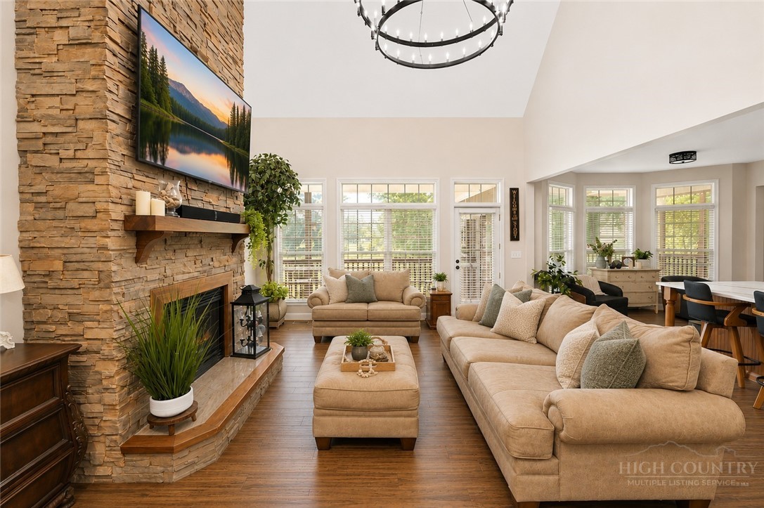 208 Monk Court Property Photo 6
