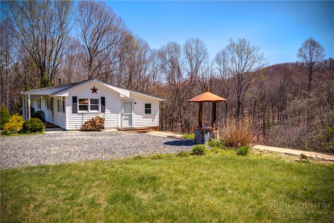 2081 Bakers Ridge Road Property Photo 2