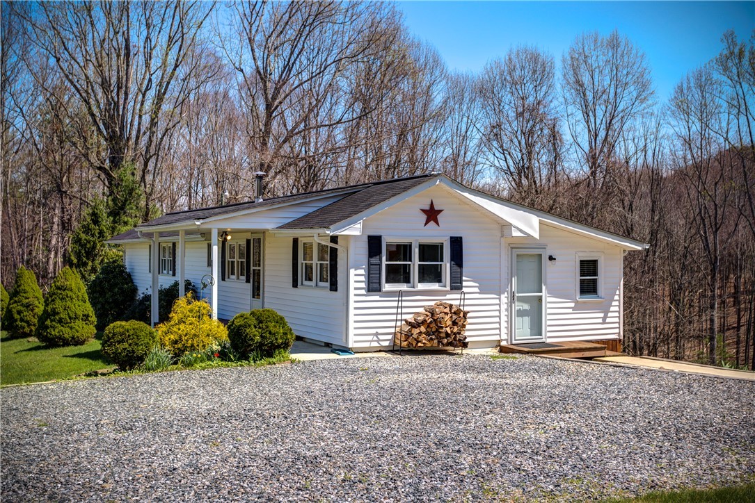 2081 Bakers Ridge Road Property Photo 3