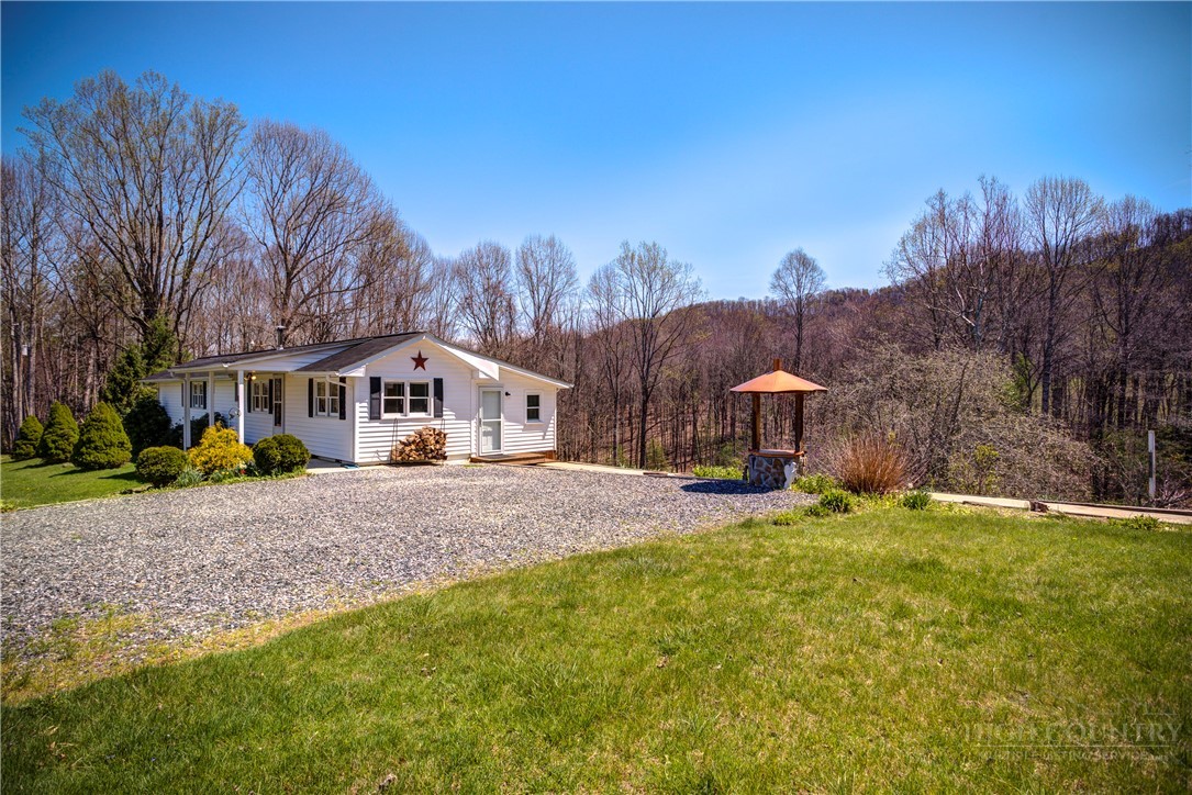 2081 Bakers Ridge Road Property Photo 4