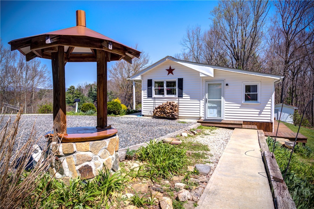 2081 Bakers Ridge Road Property Photo 5