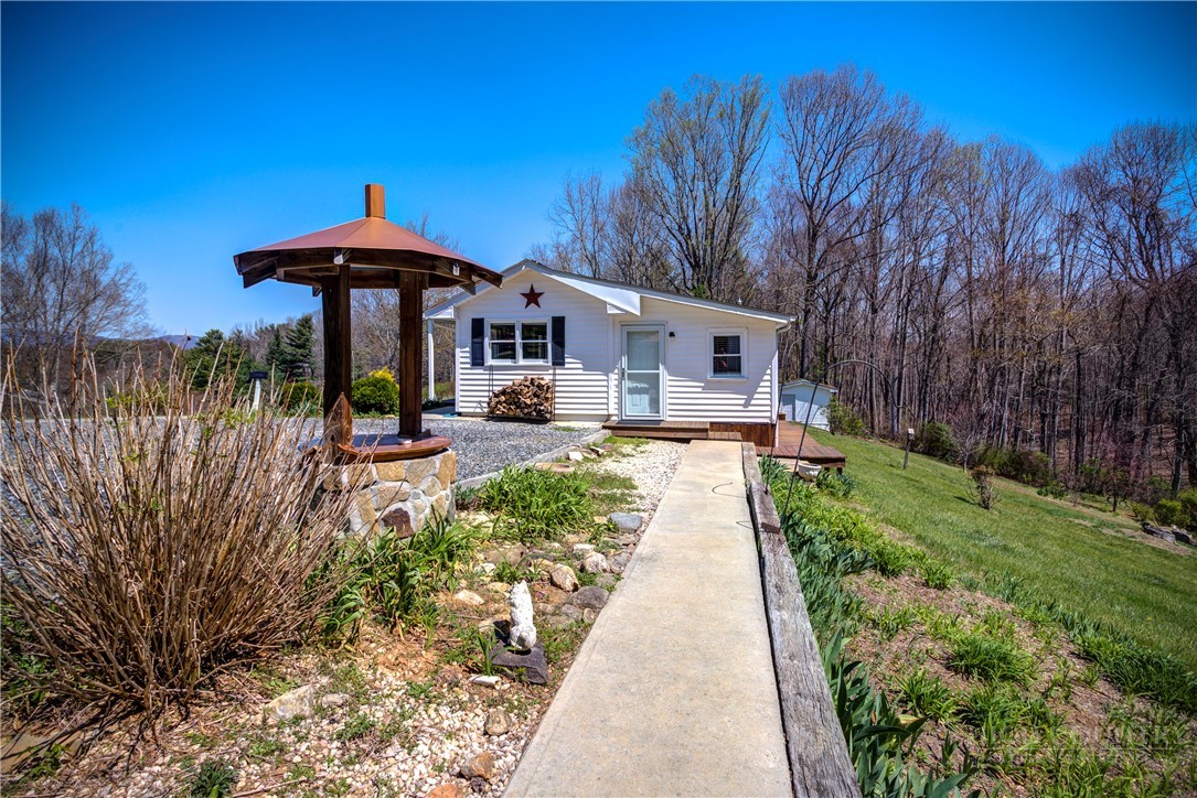 2081 Bakers Ridge Road Property Photo 6